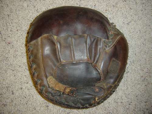 Early 1900's Spalding Crescent Catchers Decker Patent Sewn Pocket Back